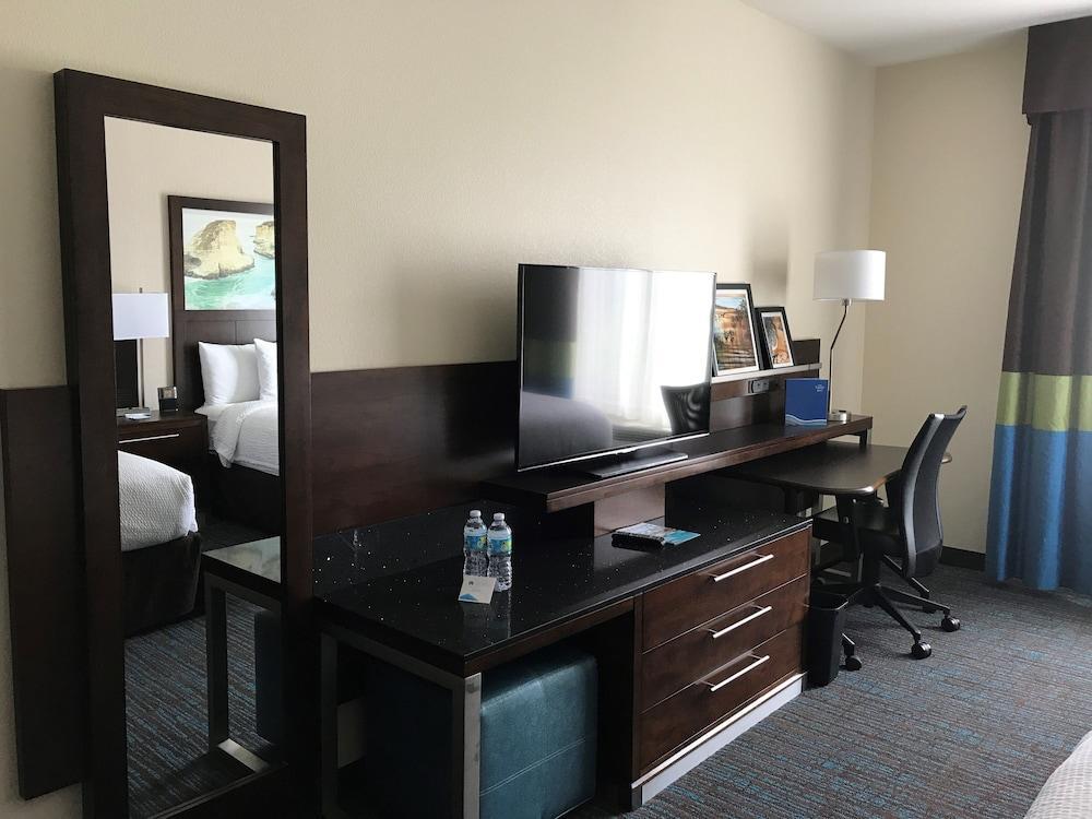 Fairfield Inn & Suites By Marriott San Diego Карлсбад Екстериор снимка